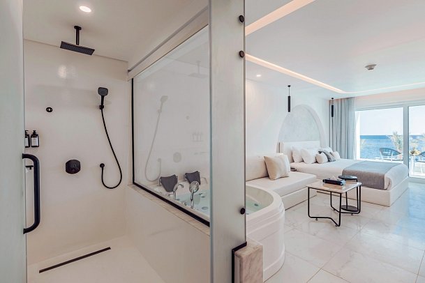 White Hills Resort - Beispiel Bad Doppelzimmer Deluxe Jacuzzi Meeresfront (Zimmercodierungen DDO & DCO)