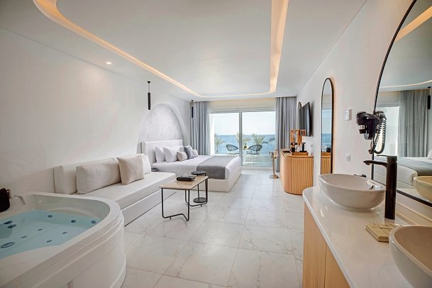 White Hills Resort - Wohnbeispiel Doppelzimmer Deluxe Jacuzzi Meeresfront (Zimmercodierungen DDO & DCO)