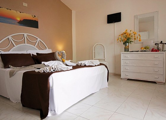 Villaggio Baia d'Ercole - Hotel - Wohnbeispiel Standard-Zimmer (Zimmercodierungen DG1 & DE1)