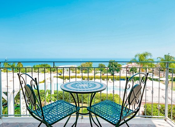 Sentido Michelizia Tropea Resort - Wohnbeispiel Doppelzimmer Meerblick (Zimmercodierung D1M)