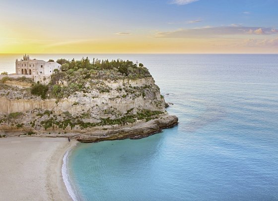 Fantastische Vielfalt Süditaliens - Kirche Santa Maria dell´Isola, Tropea