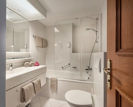 MONDI Hotel Bellevue Gastein - Beispiel Bad (Zimmercodierungen AB1, AB2, SB1 & SB2)