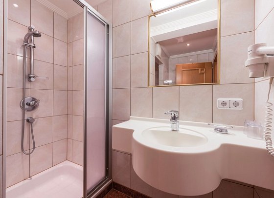 Hotel Gasthof Wachter - Beispiel Bad (Zimmercodierungen DB1, DC1 & DF1)
