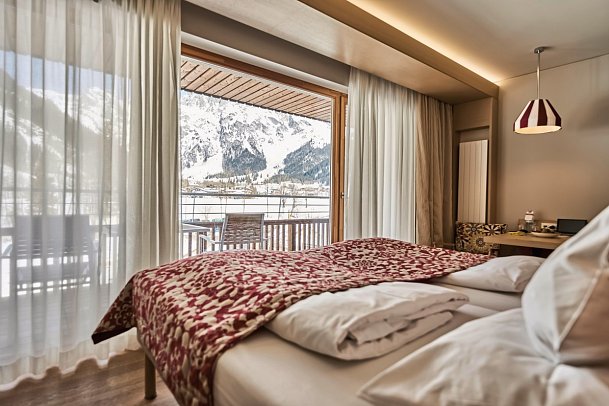 aja Bergresort Werfenweng Hotel - Wohnbeispiel Doppelzimmer Bergblick (Zimmercodierungen DBB, EC2 & DF1)