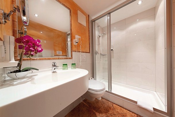 Nationalparkhotel Klockerhaus - Beispiel Bad (Zimmercodierung FB1)