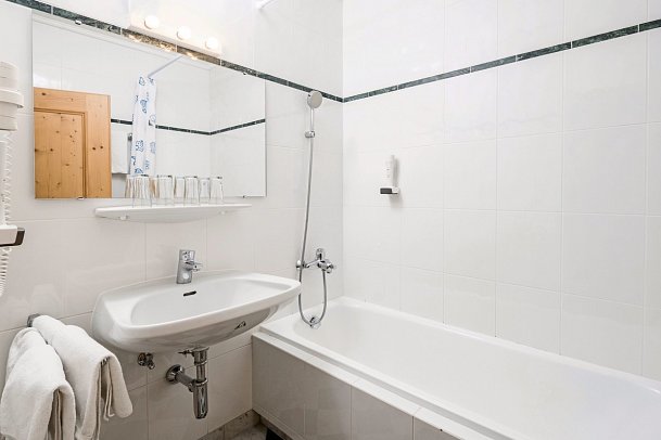 Nationalparkhotel Klockerhaus - Beispiel Bad Doppelzimmer Bestpreis Gästehaus Edelweiß (Zimmercodierung DP1)