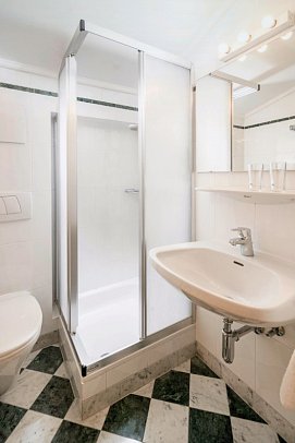 Nationalparkhotel Klockerhaus - Beispiel Bad Doppelzimmer Bestpreis Gästehaus Edelweiß (Zimmercodierung DP1)