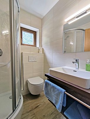 Hotel Wasserfall - Beispiel Bad Einzelzimmer (Zimmercodierung EB1)