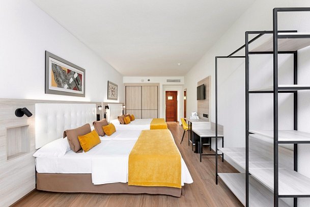 Alexandre Hotel Gala - Wohnbeispiel Familienzimmer Gartenblick (Zimmercodierung FBG)