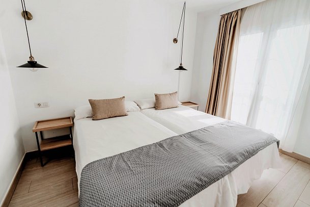 Lagos de Fañabé Beach Resort - Wohnbeispie Apt. Deluxe 1 Schlafzimmer, untere Etage mit Poolzugang (Zimmercodierung AD2)