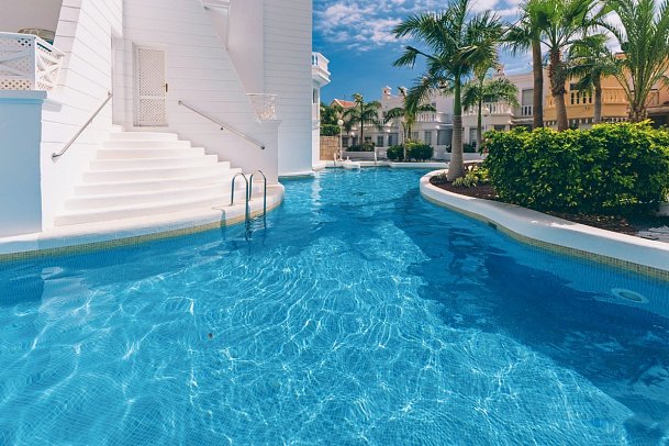 Lagos de Fañabé Beach Resort - Wohnbeispie Apt. Deluxe 1 Schlafzimmer, untere Etage mit Poolzugang (Zimmercodierung AD2)