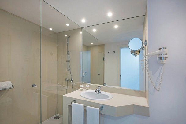 Iberostar Waves Bouganville Playa - Wohnbeispiel Doppelzimmer Meerblick (Zimmercodierungen D1M & D2M)