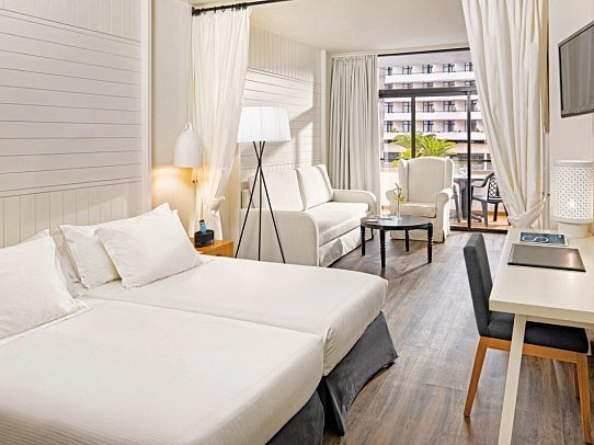 H10 Conquistador - Wohnbeispiel Juniorsuite seitl. Meerblick (Zimmercodierung JBN)