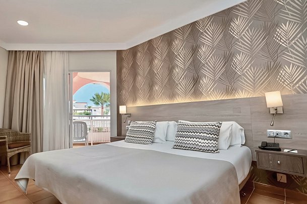 Puerto Palace - Wohnbeispiel Doppelzimmer Poolblick (Zimmercodierung DBP)