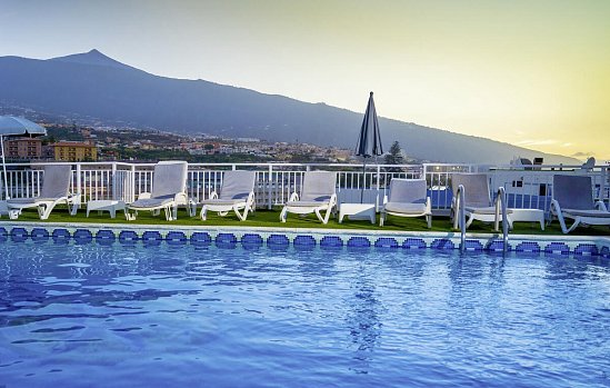 Skyview Hotel by LIVVO