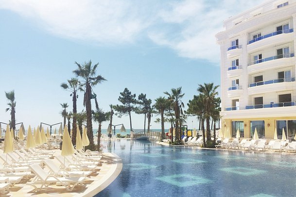 Grand Blue Fafa Resort