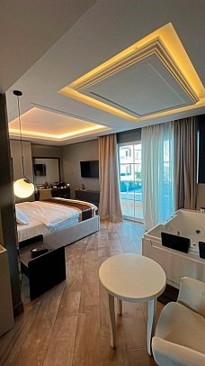 Grand Blue Fafa Resort - Wohnbeispiel Doppelzimmer Superior Jacuzzi (Zimmercodierung DS1)