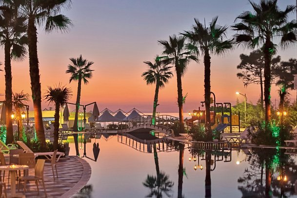 Grand Blue Fafa Resort