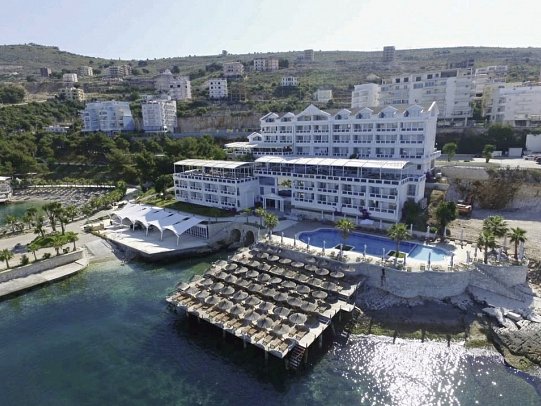 Santa Quaranta Premium Resort