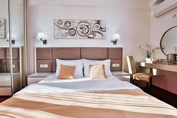 Hotel La Mer - Wohnbeispiel Double Room Sea View (Zimmercodierung DBM)