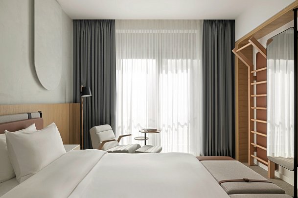 SIRO Boka Place Summer - Wohnbeispiel Doppelzimmer Bergblick (Zimmercodierung D1B)