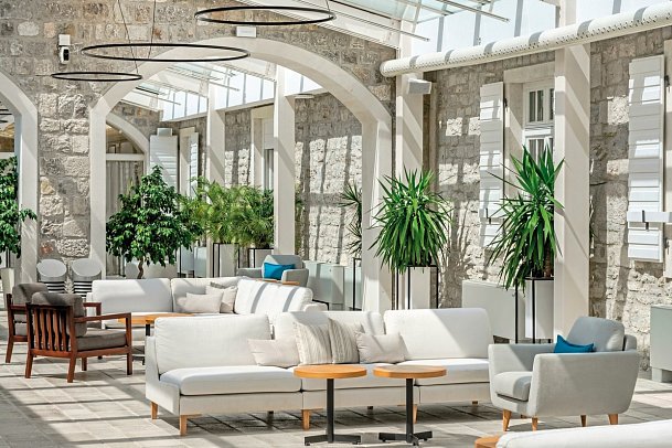 Lazure Hotel & Marina