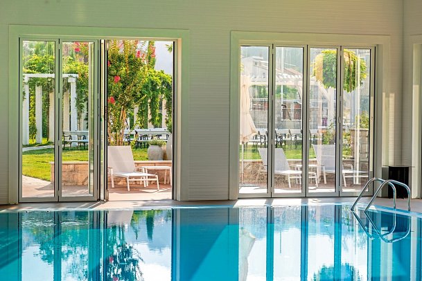 Lazure Hotel & Marina