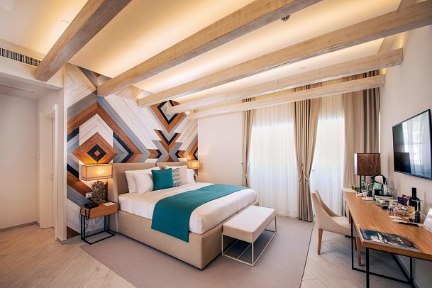 Lazure Hotel & Marina - Wohnbeispiel Superior Meerblick Balkon modern (Zimmercodierung DS1)