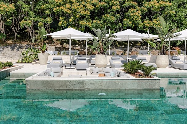 Lazure Hotel & Marina