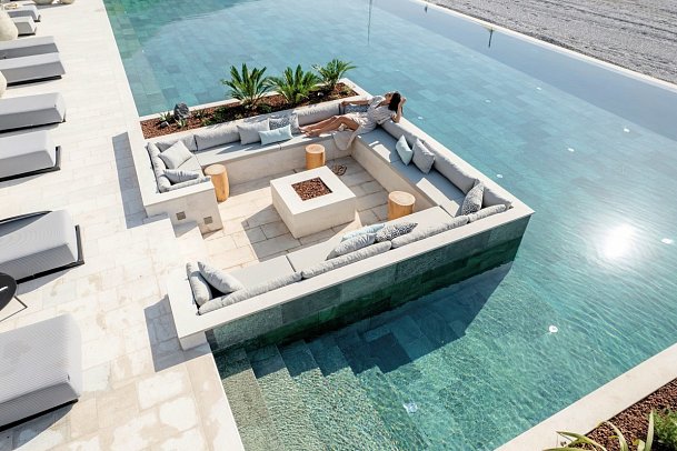 Lazure Hotel & Marina