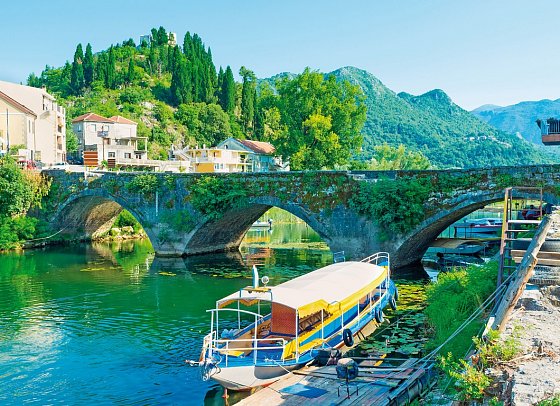 Montenegro in allen Facetten erleben - Alte Brücke in Virpazar