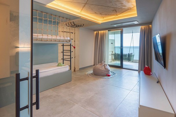GRIFID Noa - Wohnbeispiel Familienzimmer Deluxe Meerblick (Zimmercodierung FDM)