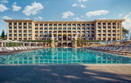 Astor Garden Hotel