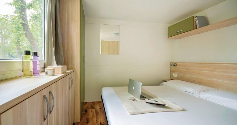 Camping Sabbiadoro - Wohnbeispiel Mobilheim 5 Mod F Plus MH5 1-6 P. (Zimmercodierung CB5)