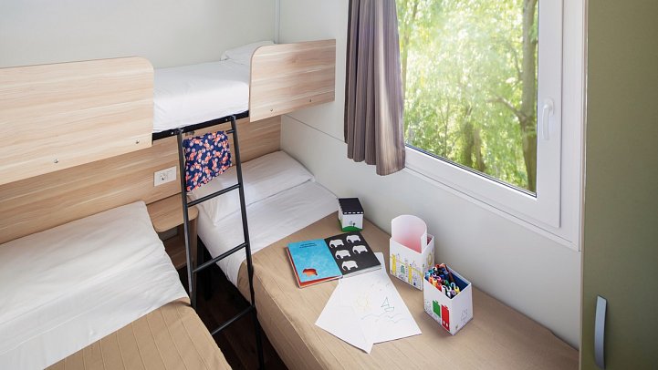 Camping Sabbiadoro - Wohnbeispiel Mobilheim 5/6 Mod F Plus (Zimmercodierungen CB5 & CB6)