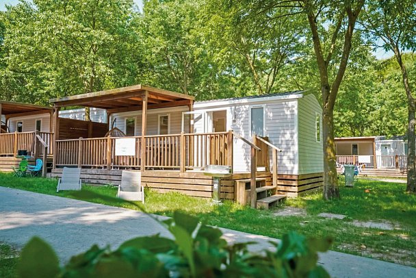 Camping Residence Village (by Happy Camp) - Wohnbeispiel Mobilheim Happy Premium Suite (Zimmercodierungen CB1 & CM1)