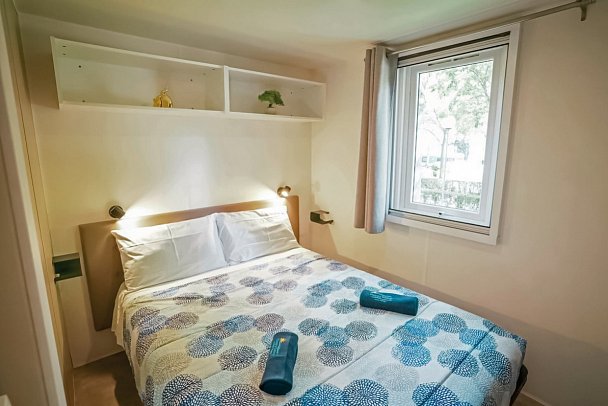 Camping Residence Village (by Happy Camp) - Wohnbeispiel Mobilheim Happy Premium Suite (Zimmercodierungen CB1 & CM1)