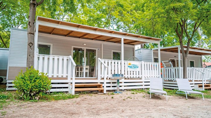 Rosapineta Camping Village (by Happy Camp) - Wohnbeispiel Mobilheim Happy Superior (Zimmercodierung CS1)