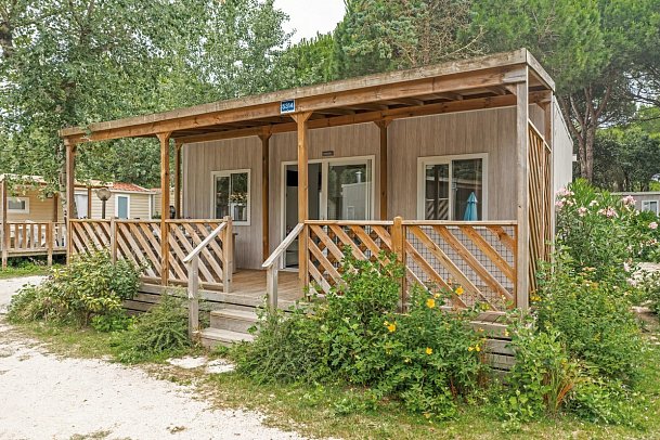 Jesolo Family Resort - Wohnbeispiel Mobilheim Lodge Superior Maxi (Zimmercodierung CB2)