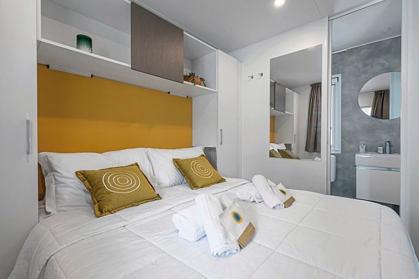 Jesolo Family Resort - Wohnbeispiel Mobilheim Lodge Superior Maxi (Zimmercodierung CB2)