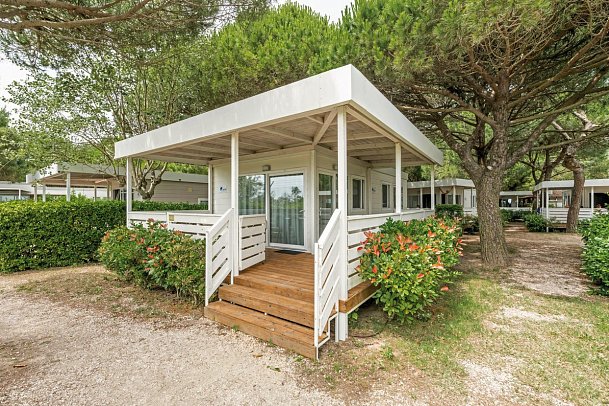 Jesolo Family Resort - Wohnbeispiel Mobilheim Lodge Deluxe Familien (Zimmercodierung CB6)