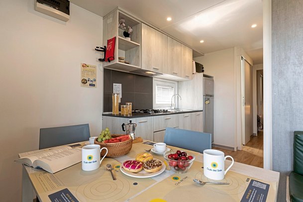 Jesolo Family Resort - Wohnbeispiel Mobilheim Lodge Deluxe Familien (Zimmercodierung CB6)