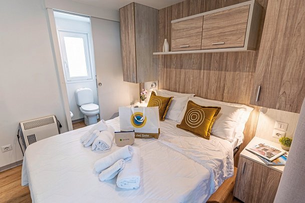 Jesolo Family Resort - Wohnbeispiel Mobilheim Lodge Deluxe Familien (Zimmercodierung CB6)