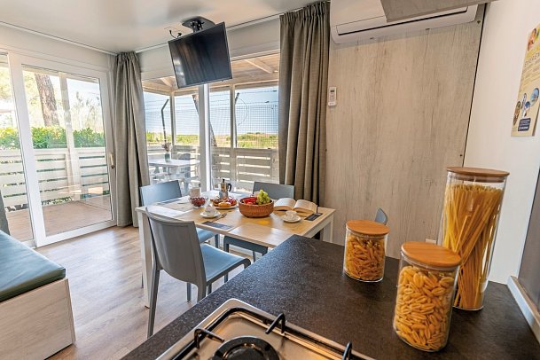 Jesolo Family Resort - Wohnbeispiel Mobilheim Lodge Deluxe Familien (Zimmercodierung CB6)