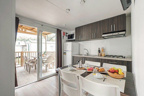 Jesolo Family Resort - Wohnbeispiel Mobilheim Lodge Comfort Dog (Zimmercodierung CB5)