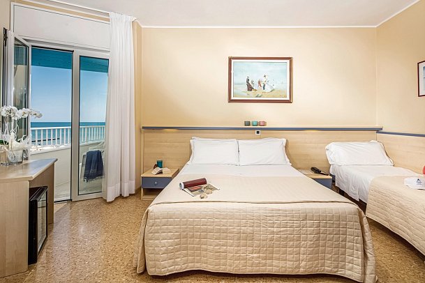 Condor - Doppelzimmer Classic seitl. Meerblick (Zimmercodierungen D1N & D2N)