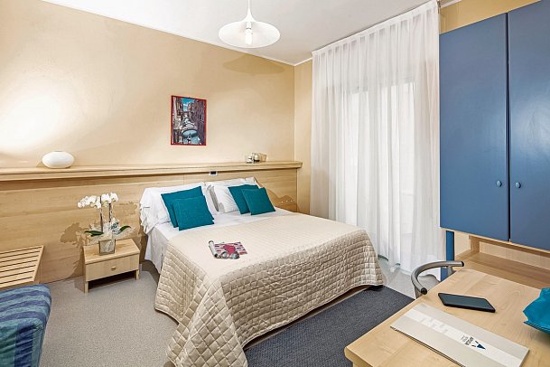 Condor - Doppelzimmer Classic seitl. Meerblick (Zimmercodierung D2N)