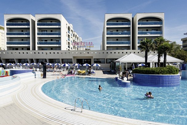 Aparthotel Imperial - Poolanlage