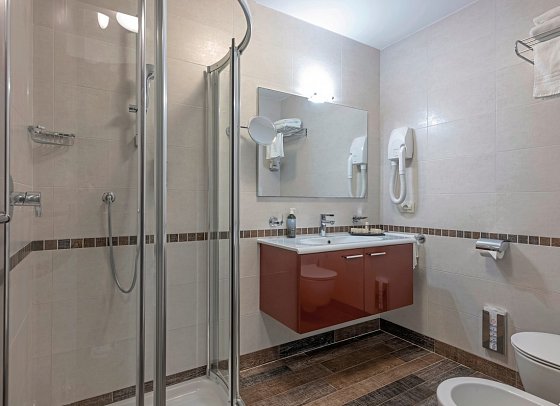 Aparthotel Holiday - Beispiel Bad (Zimmercodierung AB1)