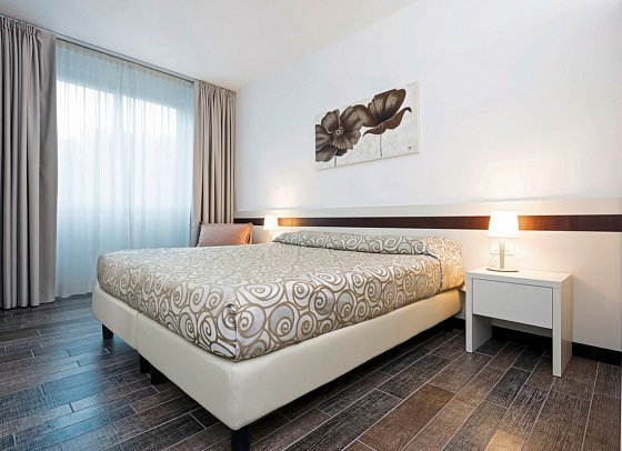 Aparthotel Holiday - Wohnbeispiel Classic Suite (Zimmercodierung AB1)